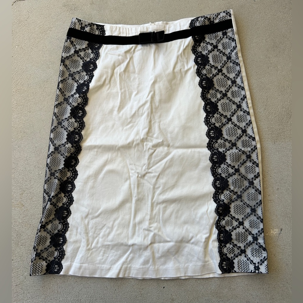 Ruth Lace Trim White Skirt with black lace detailing on the sides Women Size 8